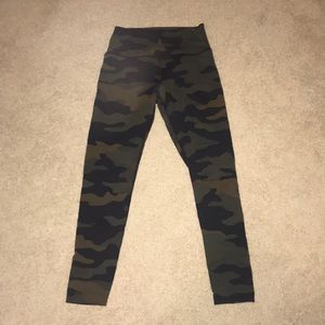 VICTORIA SECRET PINK CAMO LEGGINGS. HI WAIST